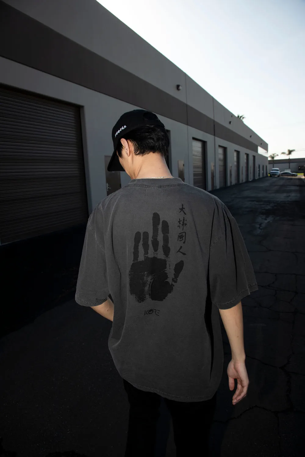 AHN HANDPRINT TEE (SHADOW)