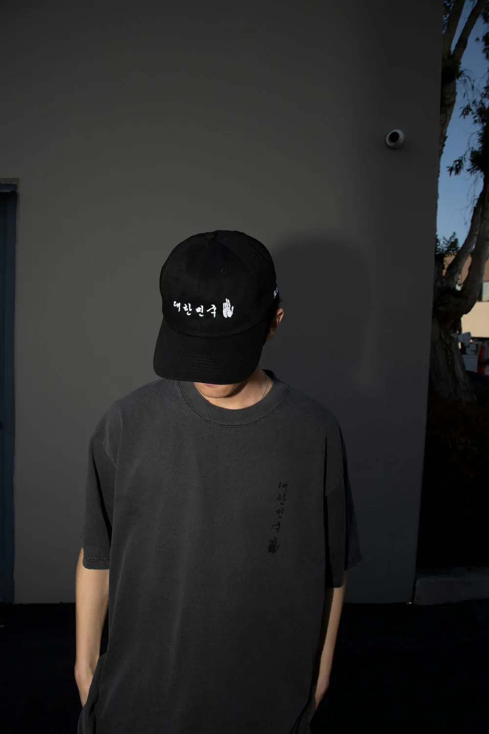 AHN HANDPRINT TEE (SHADOW)