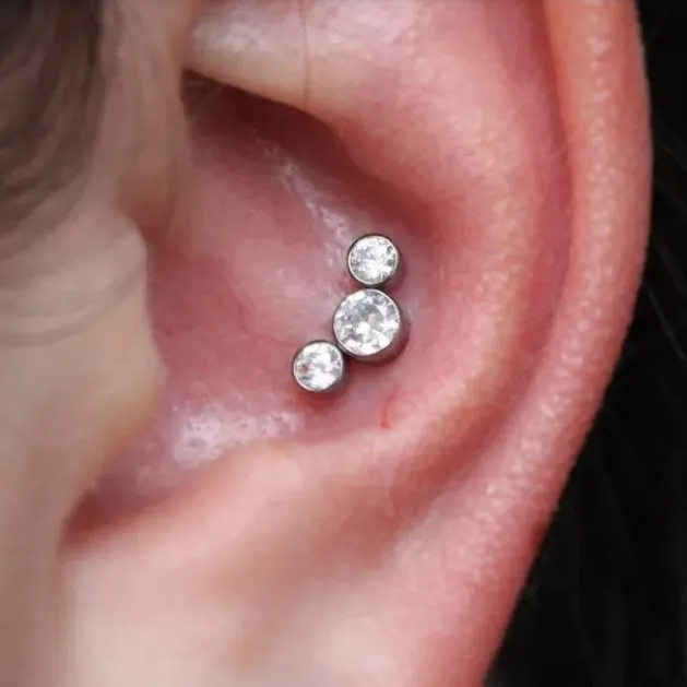 G23 Titanium Internally Threaded 3 CZ Cluster Tragus Labret